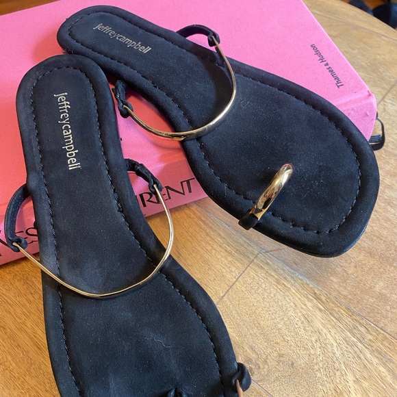 Jeffrey Campbell Gold and Black Sandals with Elegant Design - Picture 2 of 3